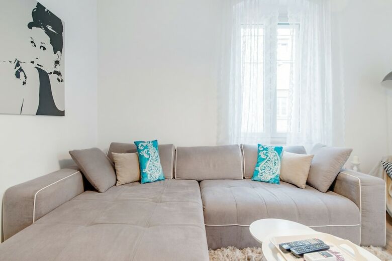 Boutique Apartment With Balcony