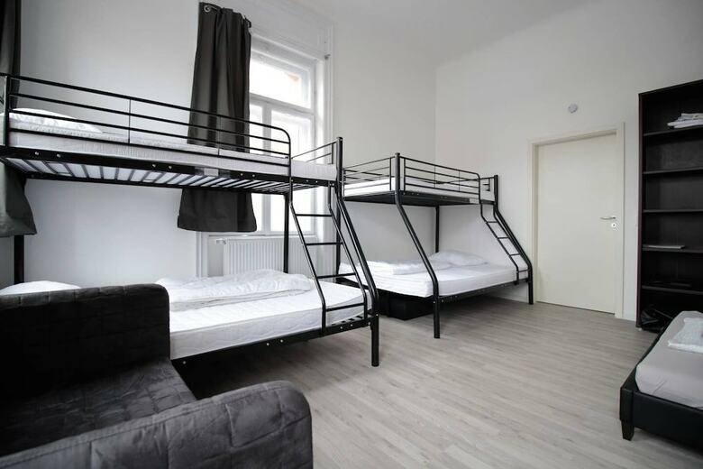 Hotel Ger�umiger Altbau F�r Gro�e Gruppen