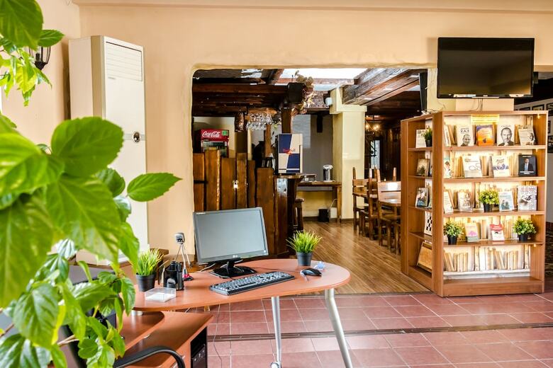 Saraichik Hotel