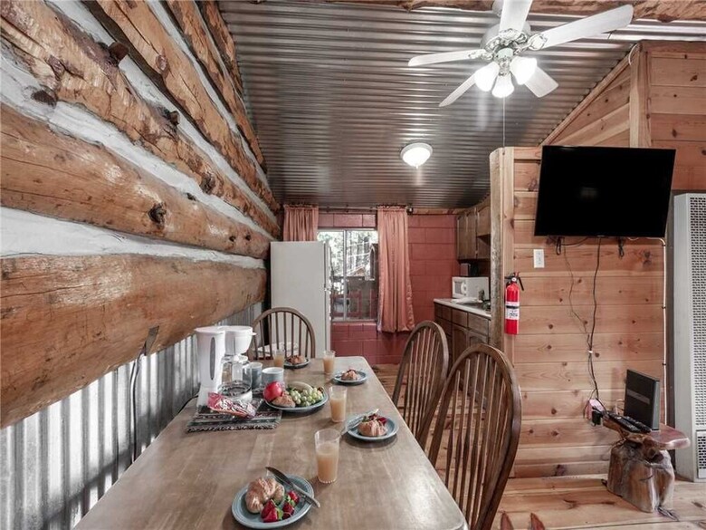 Cabana Sleeping Bear, 2 Bedrooms, Front Deck, Midtown, Sleeps 6