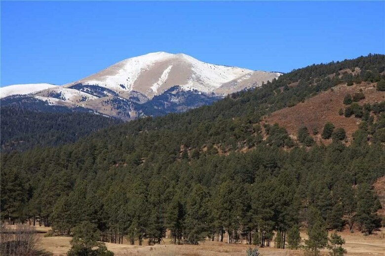 Turtle Mountain Cabin, 2 Bedrooms, Near Town