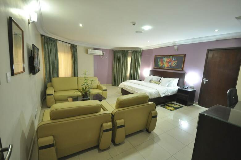 Hotel Jerome Garden And Suites