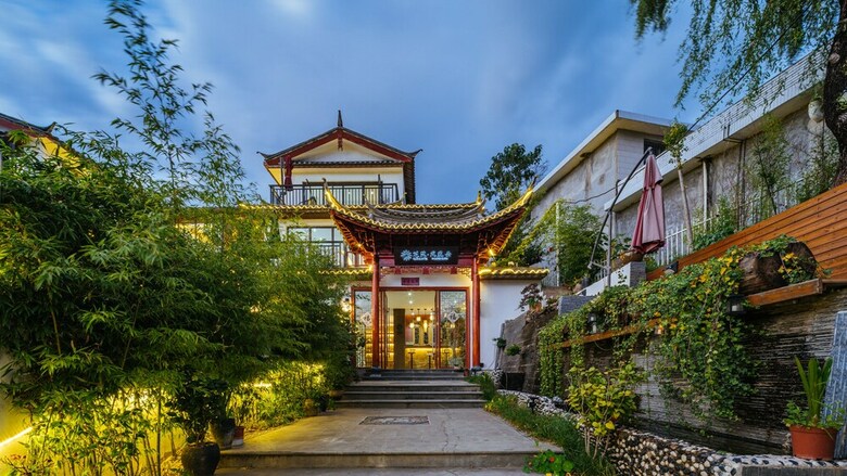 Floral Hotel Phoenix Cloud Lijiang