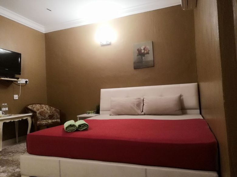 Oyo 90010 Hotel Natalia Villa Inapan