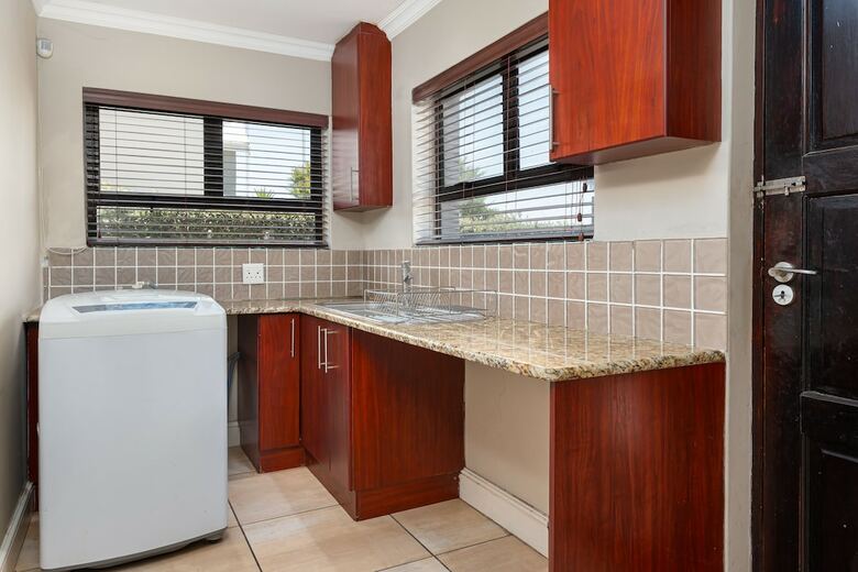 Villa Harbour Close 18