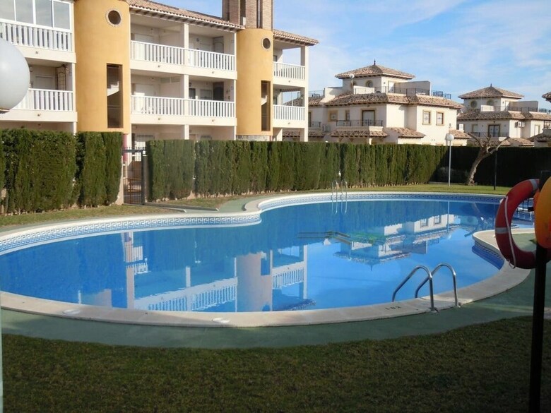 Residencia Beautiful 3-bed House With Communal Pool