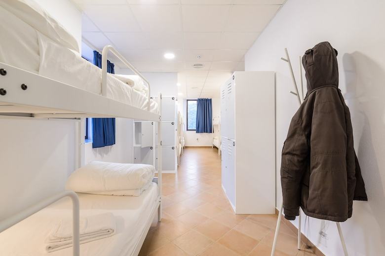 Hostal Benarrab� Hostel