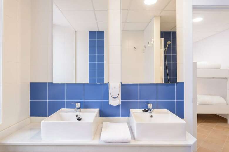 Hostal Benarrab� Hostel