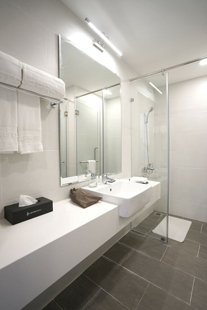 Aparthotel The First Stay Hotel