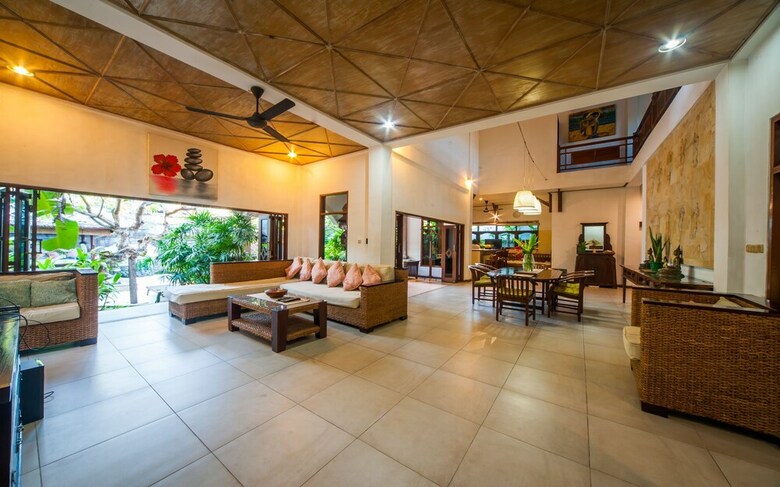 Villa Este, Seminyak