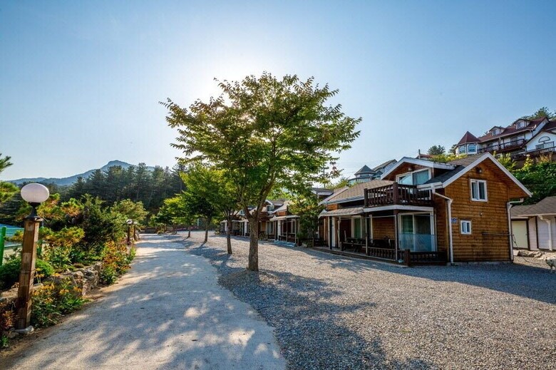 Dokbakgol Hanulbit Pension