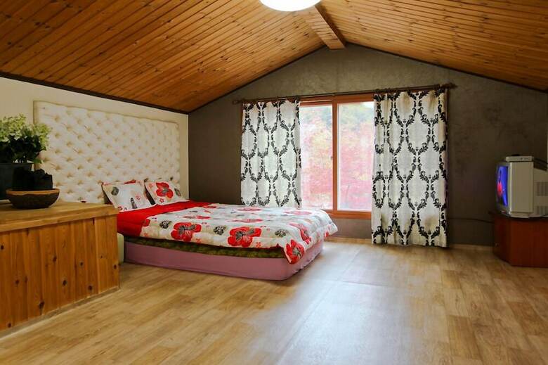 Mountain And Water Pension