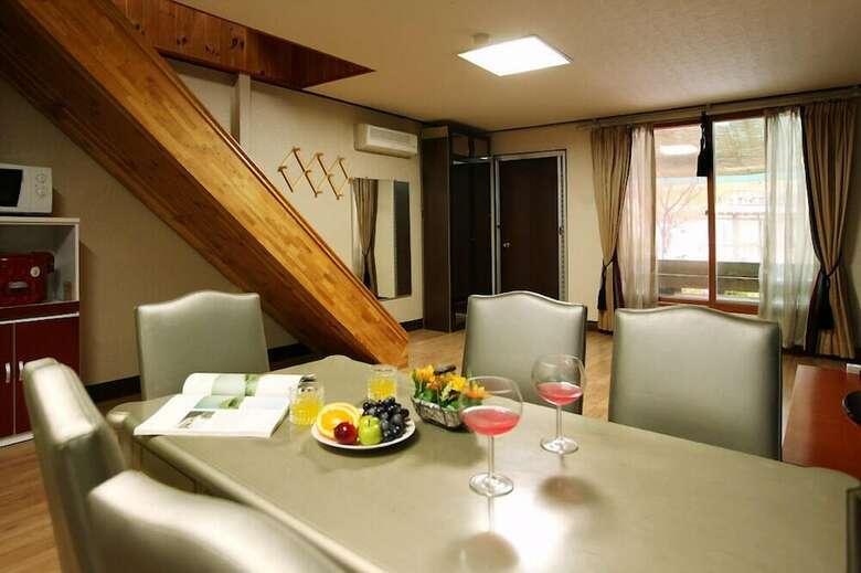 Mountain And Water Pension