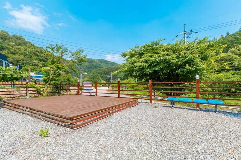 Mountain And Water Pension