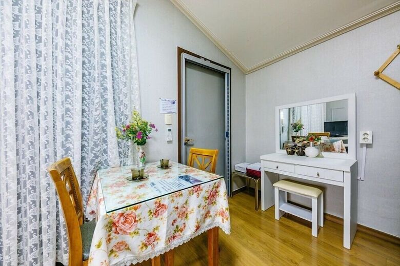 Mountain And Water Pension