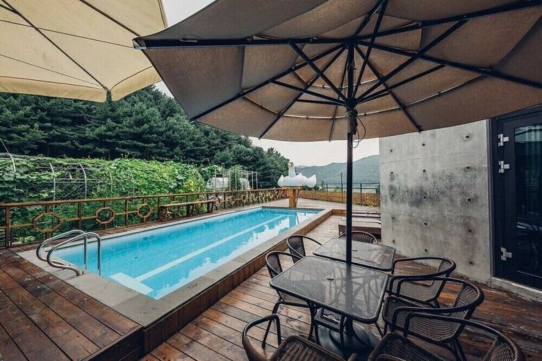Pension Asamo Poolvilla