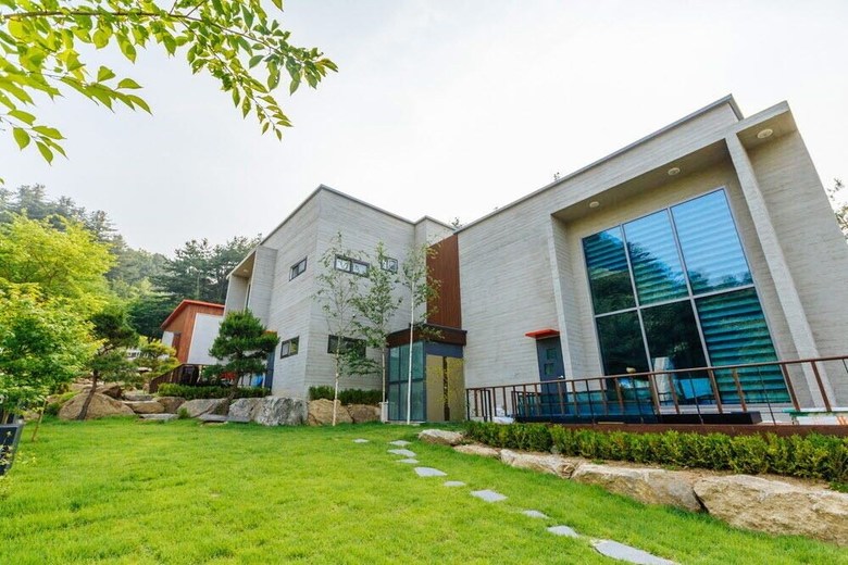 Pension Gallery 774
