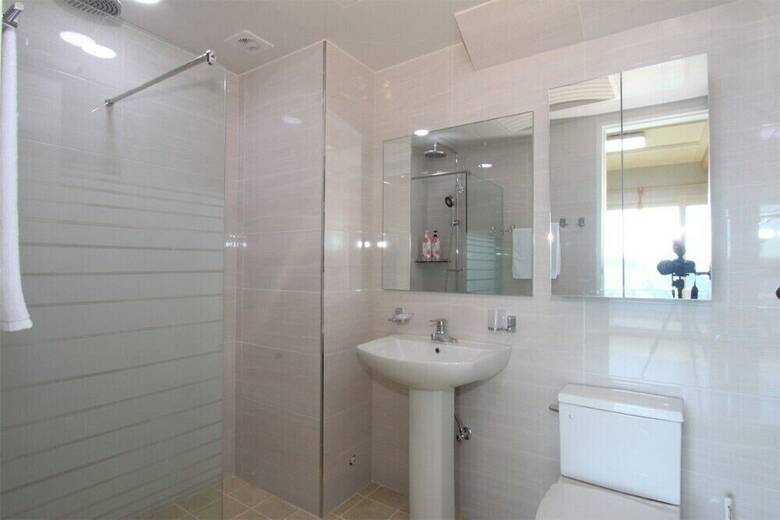 Dalbit (Blue Road Town Pension)