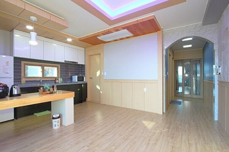 Nuri (Blue Road Town Pension