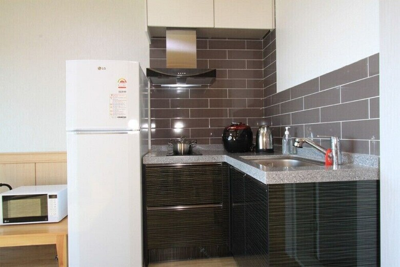 Jangmi (Blue Road Town Pension