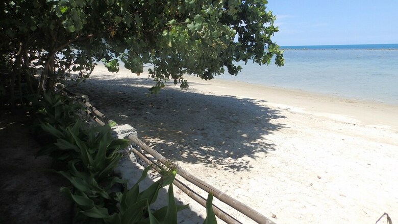 4 Bedroom Beach Front Villa Sea Breeze