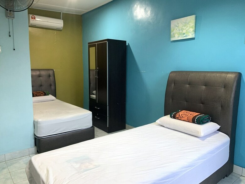 Hotel Oyo 90015 Indah Chalet