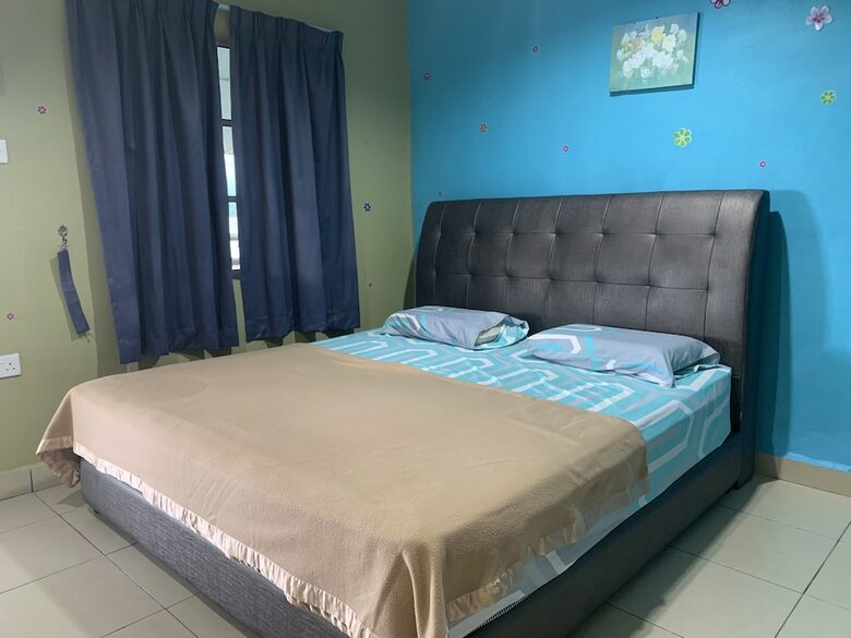 Hotel Oyo 90015 Indah Chalet