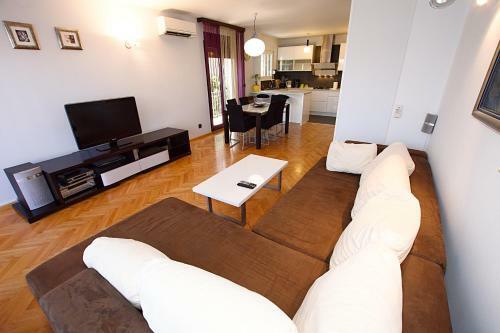 Apartments Babin