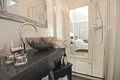 Hostal Tinel Superior Residence