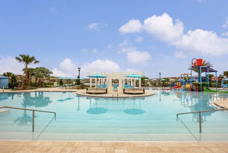 9 Bedroom Vacation Home In Windsor At Westside