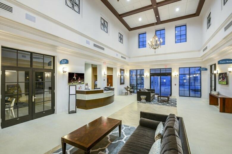 9 Bedroom Vacation Home In Windsor At Westside