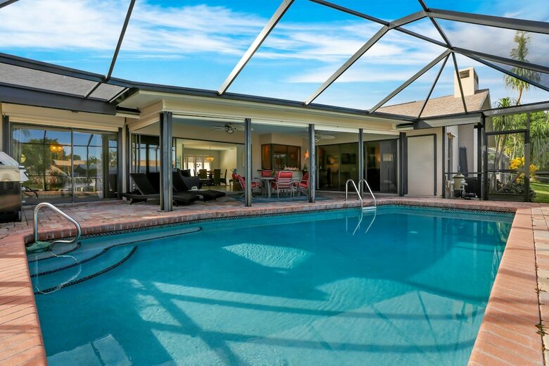 Boatabella - A Vibrant Coastal Retreat