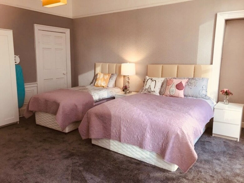 Remarkable 2-bed Apartment In Edinburgh