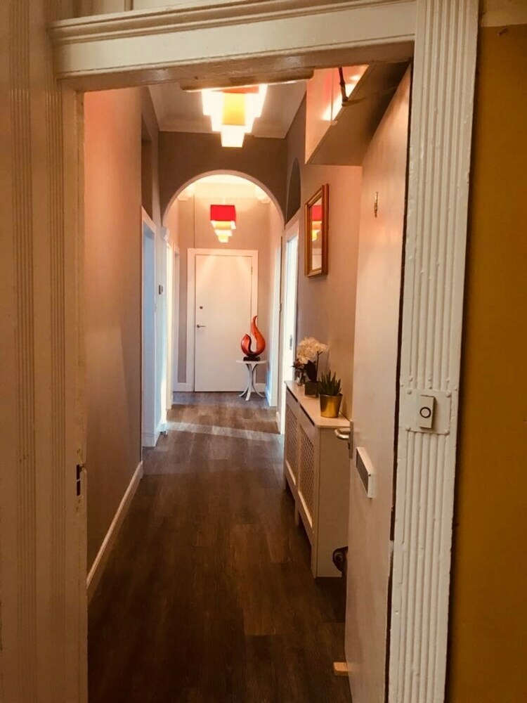 Remarkable 2-bed Apartment In Edinburgh