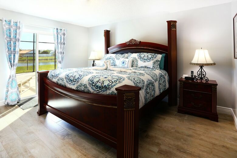 Rainbow's End 3 Bedrooms Lake Views