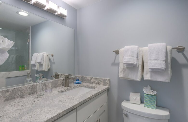 Giant Beachy Condo - Opulent Blue #5 - Sleeps 10