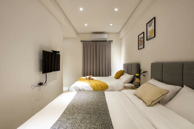 Hotel Single Eyelid Hostel