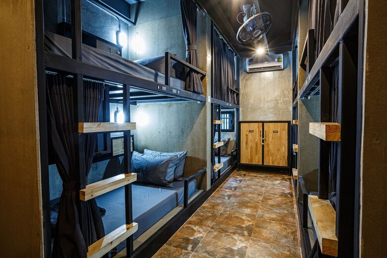 Hostal Episode 11 Hostel