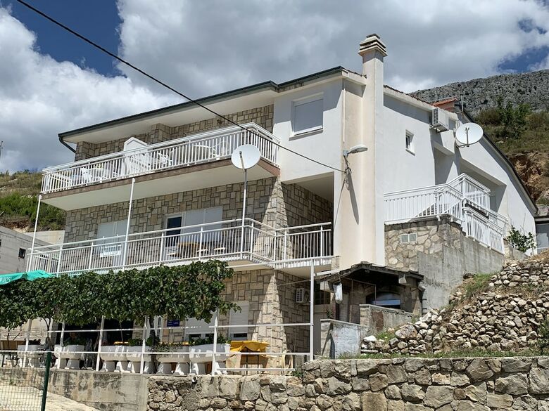 Apartments Mate With Pool