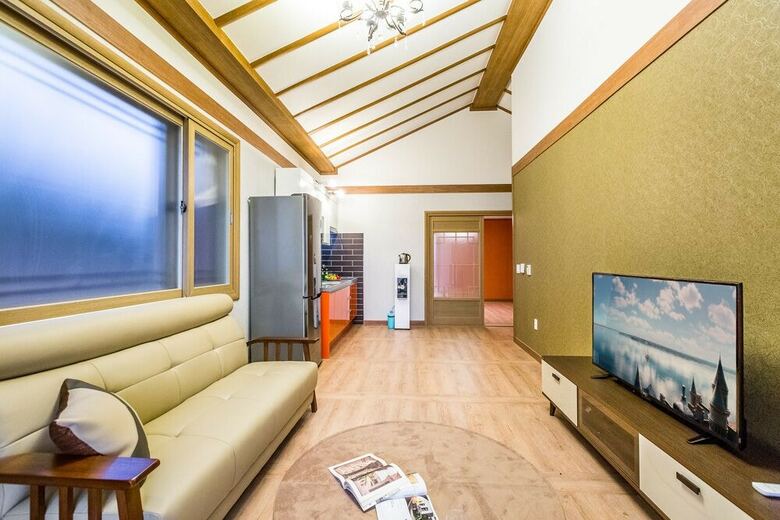 Hue Travel Pension