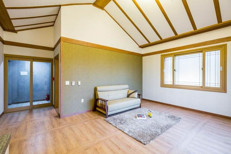 Hue Travel Pension