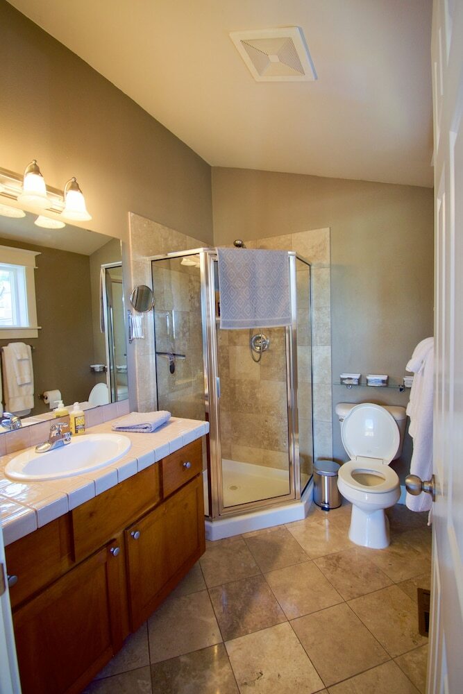 Bed & Breakfast Walkable Ots Mid Century Condo-pool