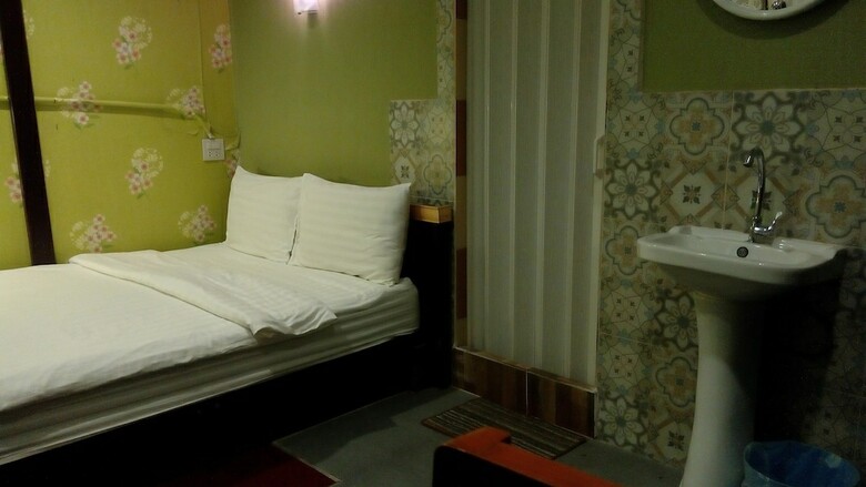 14 Plus 1 Hotel