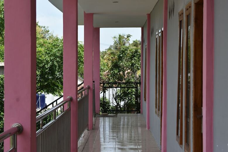 Pinki Mente Hotel