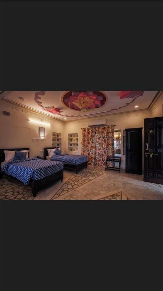 Hotel Le Pension Kesar Vilas