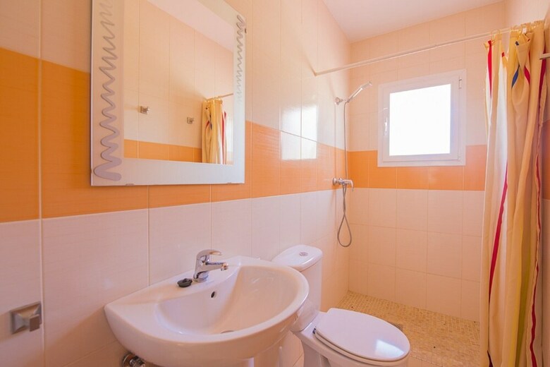 Villa - 7 Bedrooms With Pool - 104989