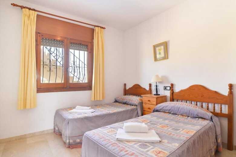 Villa - 5 Bedrooms With Pool - 105024