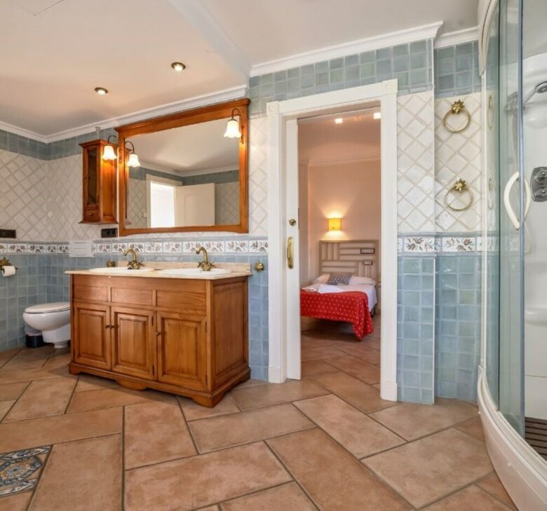 Villa - 5 Bedrooms With Pool - 106414