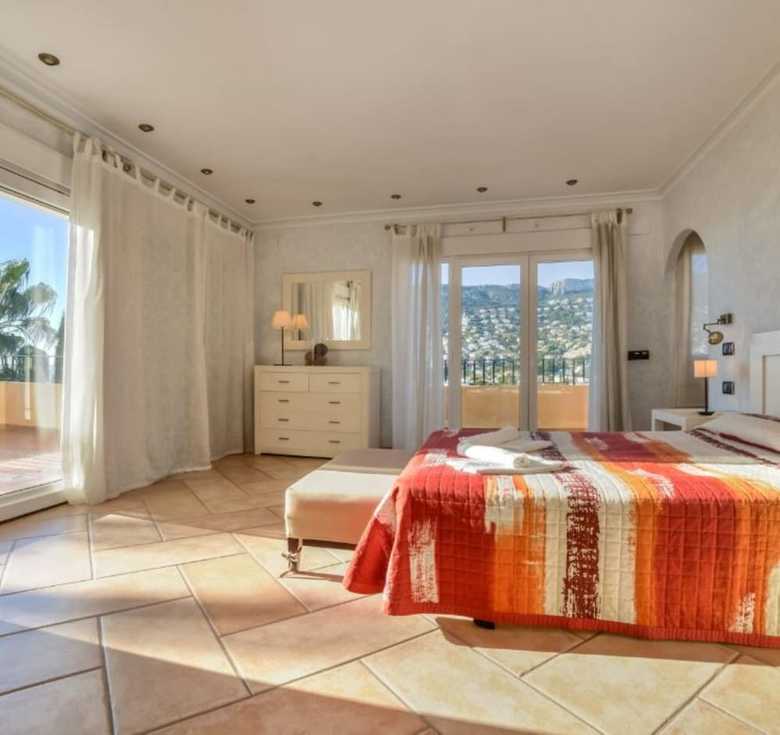 Villa - 5 Bedrooms With Pool - 106414