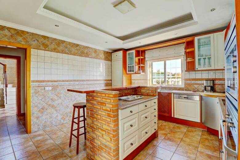Villa - 5 Bedrooms With Pool And Wifi - 107490
